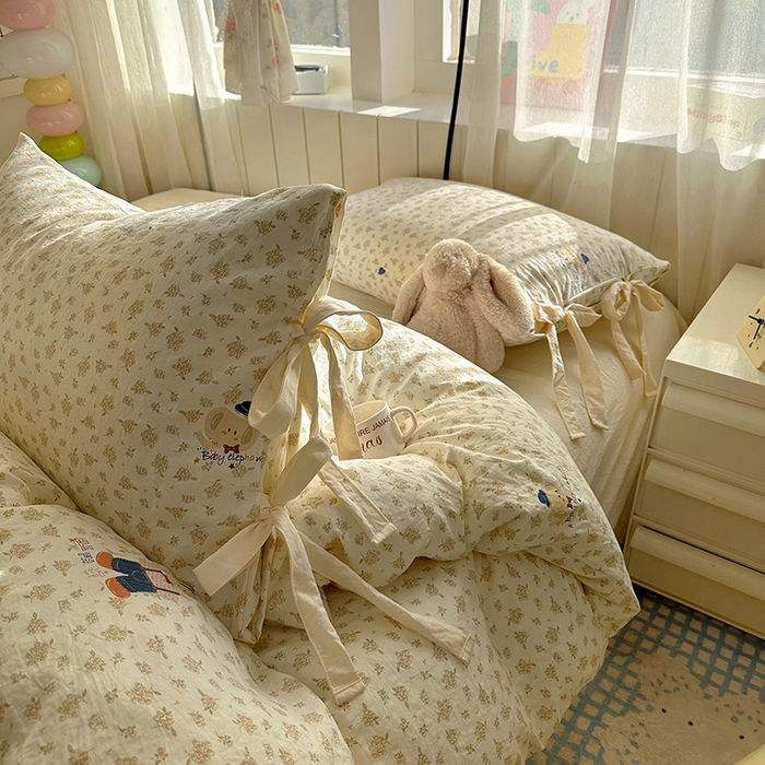 91家纺网 家纺一手货源 找家纺 漫仙阁家纺 2025新款蝴蝶结绑带款四件套-卡通系列 绅士小象-米黄