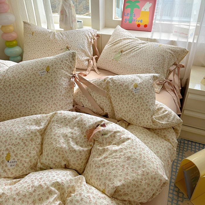 91家纺网 家纺一手货源 找家纺 漫仙阁家纺 2025新款蝴蝶结绑带款四件套-卡通系列 春日序曲