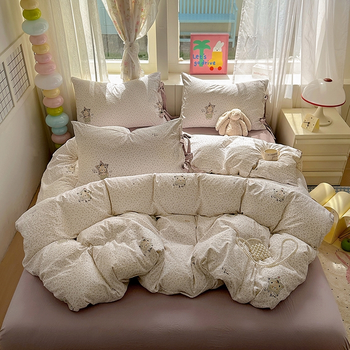 91家纺网 家纺一手货源 找家纺 漫仙阁家纺 2025新款蝴蝶结绑带款四件套-卡通系列 紫色小熊