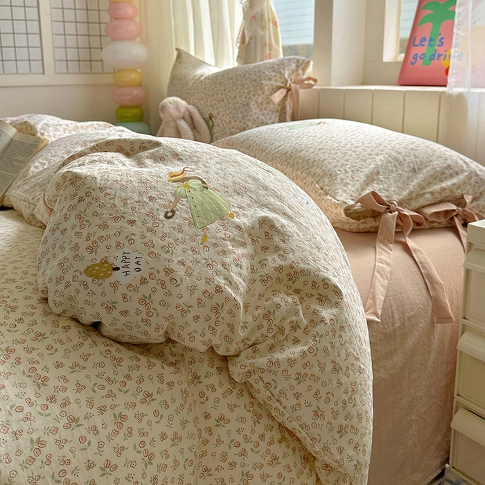 91家纺网 家纺一手货源 找家纺 漫仙阁家纺 2025新款蝴蝶结绑带款四件套-卡通系列 春日序曲