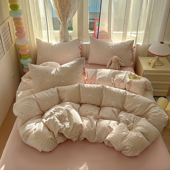 91家纺网 家纺一手货源 找家纺 漫仙阁家纺 2025新款蝴蝶结绑带款四件套-卡通系列 格子小狗