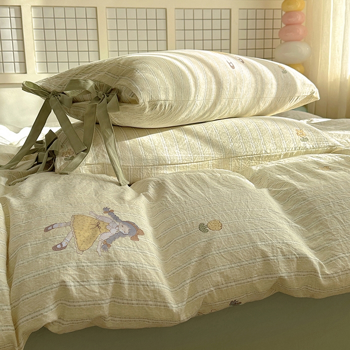 91家纺网 家纺一手货源 找家纺 漫仙阁家纺 2025新款蝴蝶结绑带款四件套-卡通系列 田园女孩