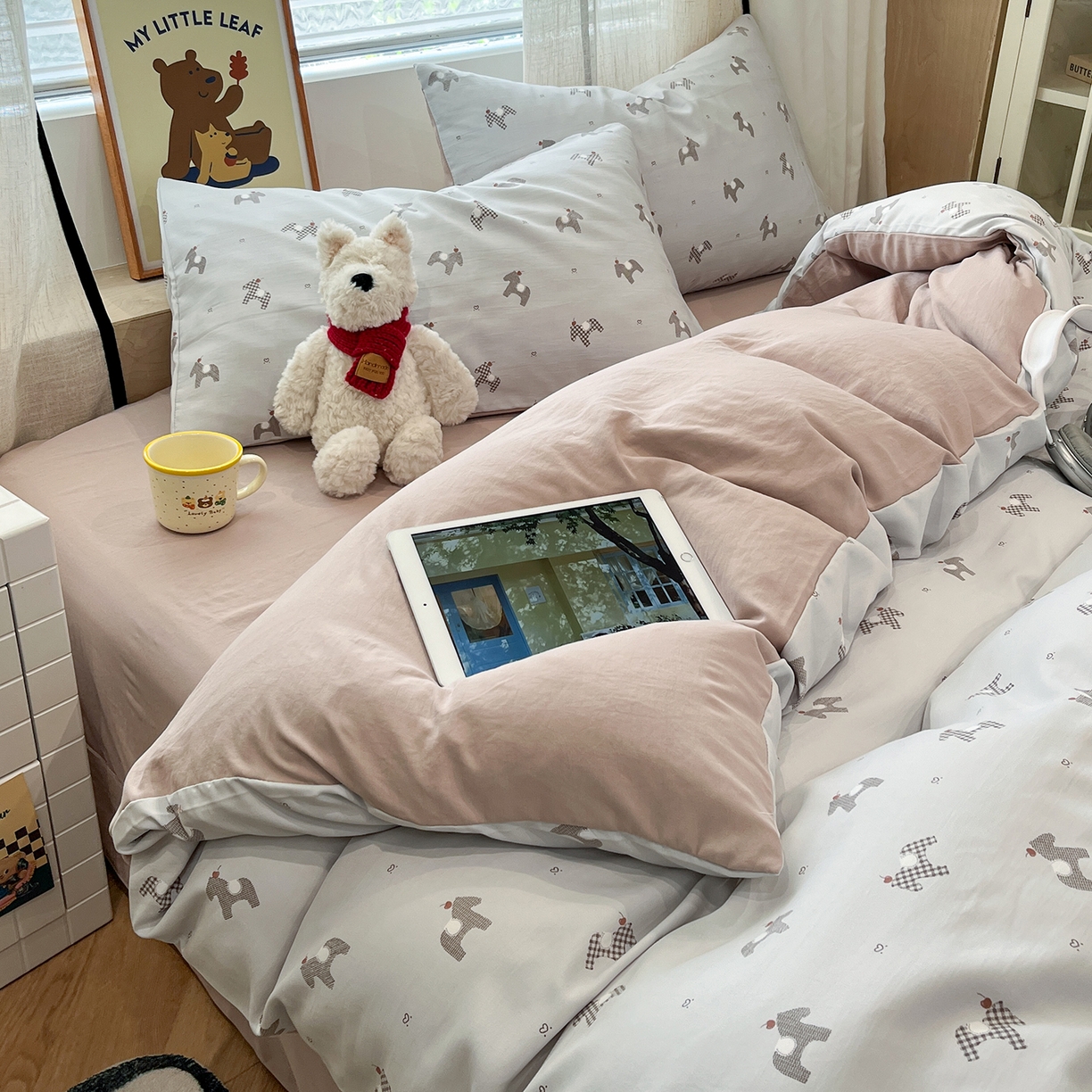 91家纺网 家纺一手货源 找家纺 金梦拉家纺 2025新款A类提花人字纹小布袋款四件套 小木马