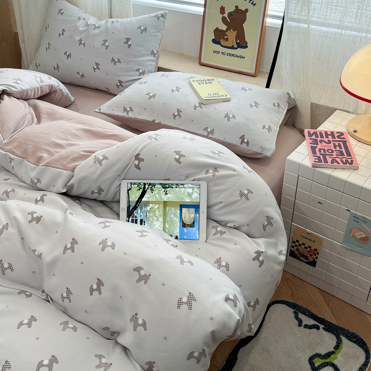 91家纺网 家纺一手货源 找家纺 金梦拉家纺 2025新款A类提花人字纹小布袋款四件套 小木马