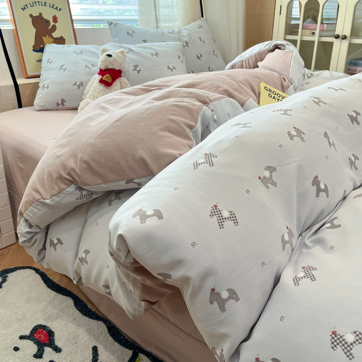 91家纺网 家纺一手货源 找家纺 金梦拉家纺 2025新款A类提花人字纹小布袋款四件套 小木马