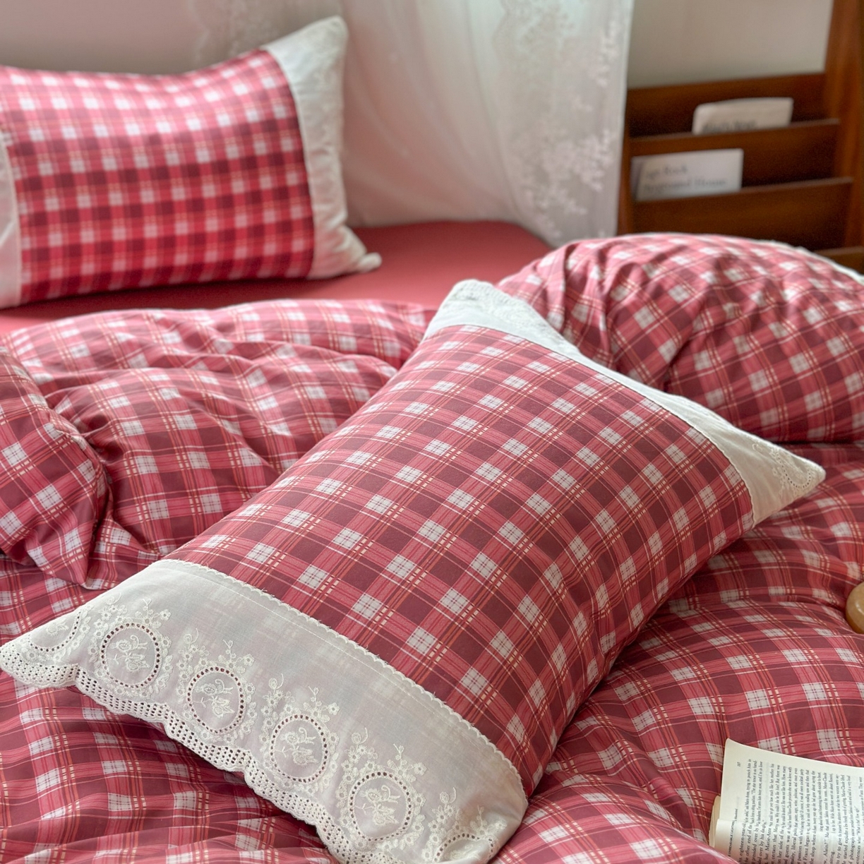 91家纺网 家纺一手货源 找家纺 觅糖家纺 2025新款A类全棉云感双层纱蕾丝花边四件套 蔓莓格