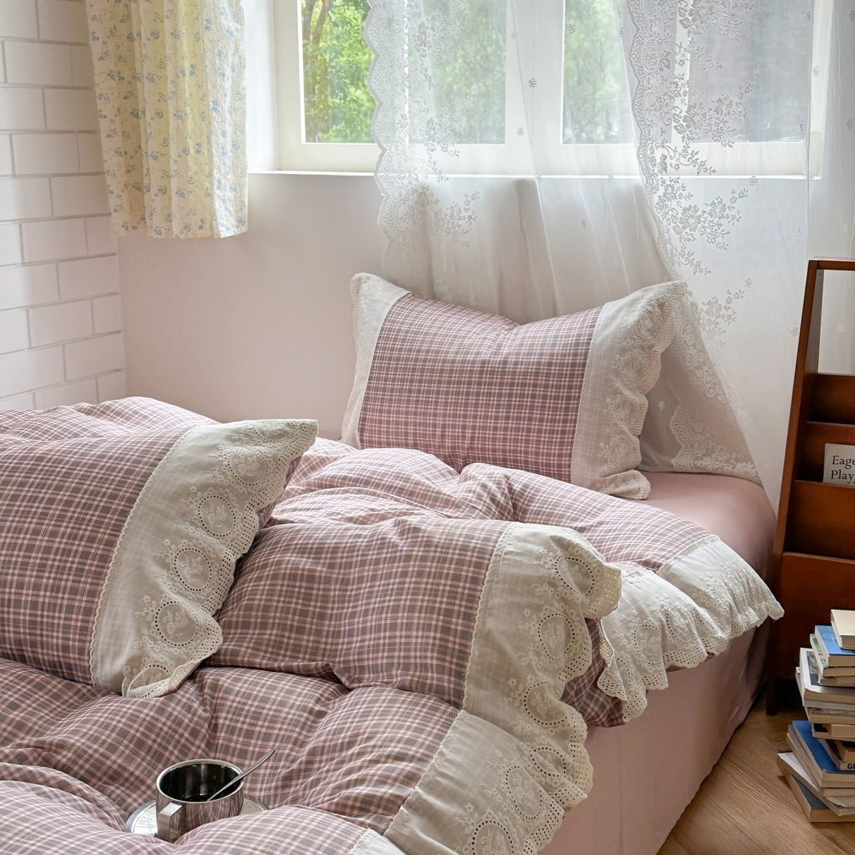 91家纺网 家纺一手货源 找家纺 觅糖家纺 2025新款A类全棉云感双层纱蕾丝花边四件套 樱落格