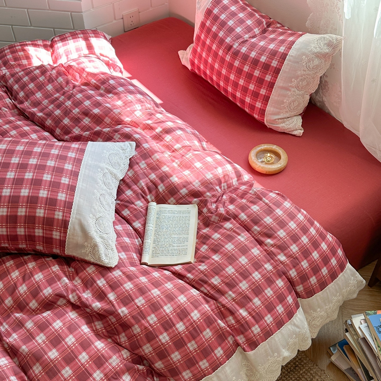 91家纺网 家纺一手货源 找家纺 觅糖家纺 2025新款A类全棉云感双层纱蕾丝花边四件套 蔓莓格