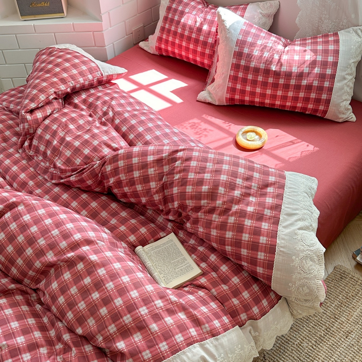 91家纺网 家纺一手货源 找家纺 觅糖家纺 2025新款A类全棉云感双层纱蕾丝花边四件套 蔓莓格