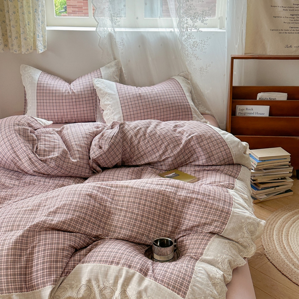 91家纺网 家纺一手货源 找家纺 觅糖家纺 2025新款A类全棉云感双层纱蕾丝花边四件套 樱落格