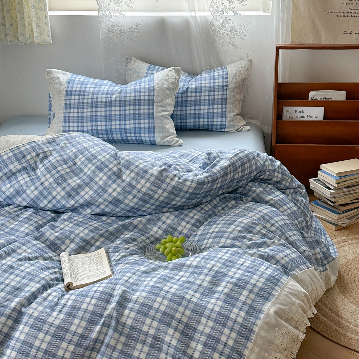 91家纺网 家纺一手货源 找家纺 觅糖家纺 2025新款A类全棉云感双层纱蕾丝花边四件套 晴天蓝格