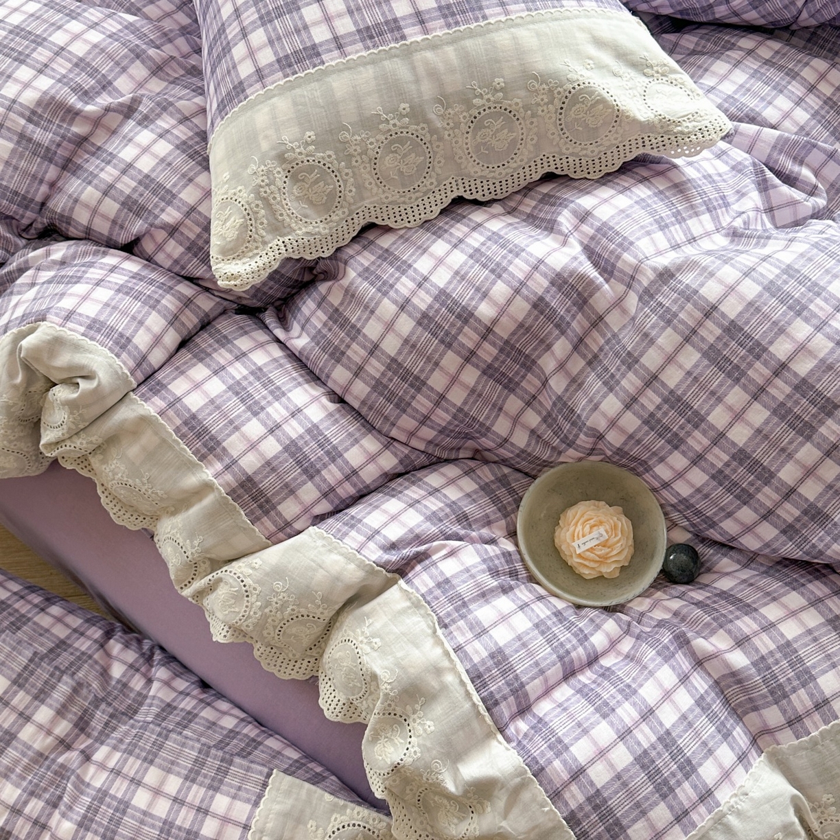 91家纺网 家纺一手货源 找家纺 觅糖家纺 2025新款A类全棉云感双层纱蕾丝花边四件套 紫韵格