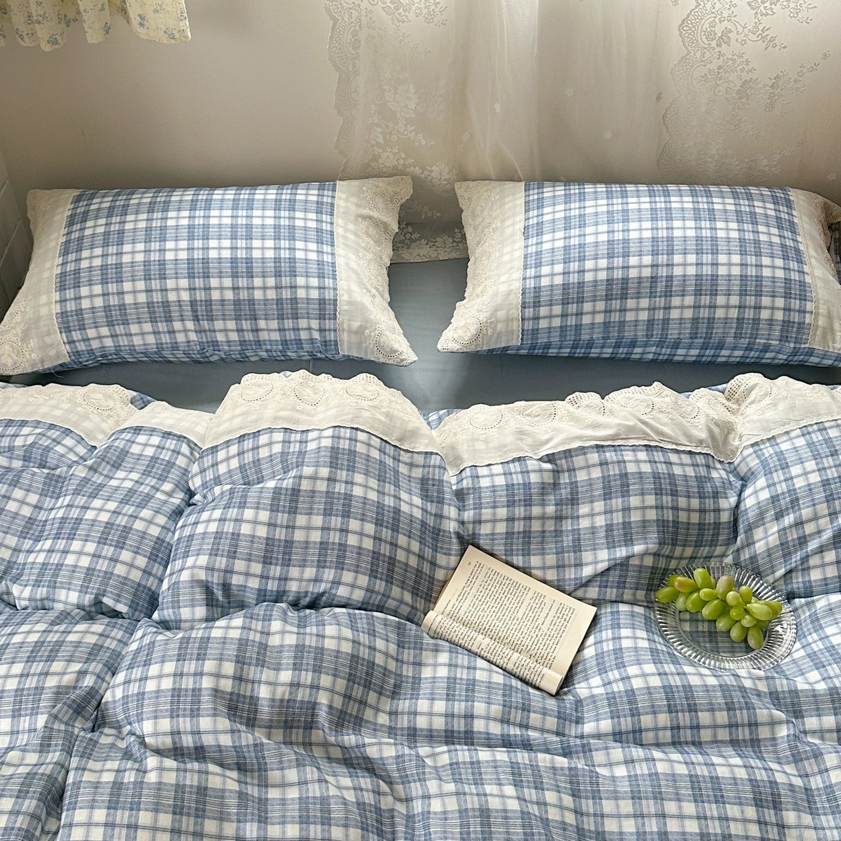 91家纺网 家纺一手货源 找家纺 觅糖家纺 2025新款A类全棉云感双层纱蕾丝花边四件套 晴天蓝格