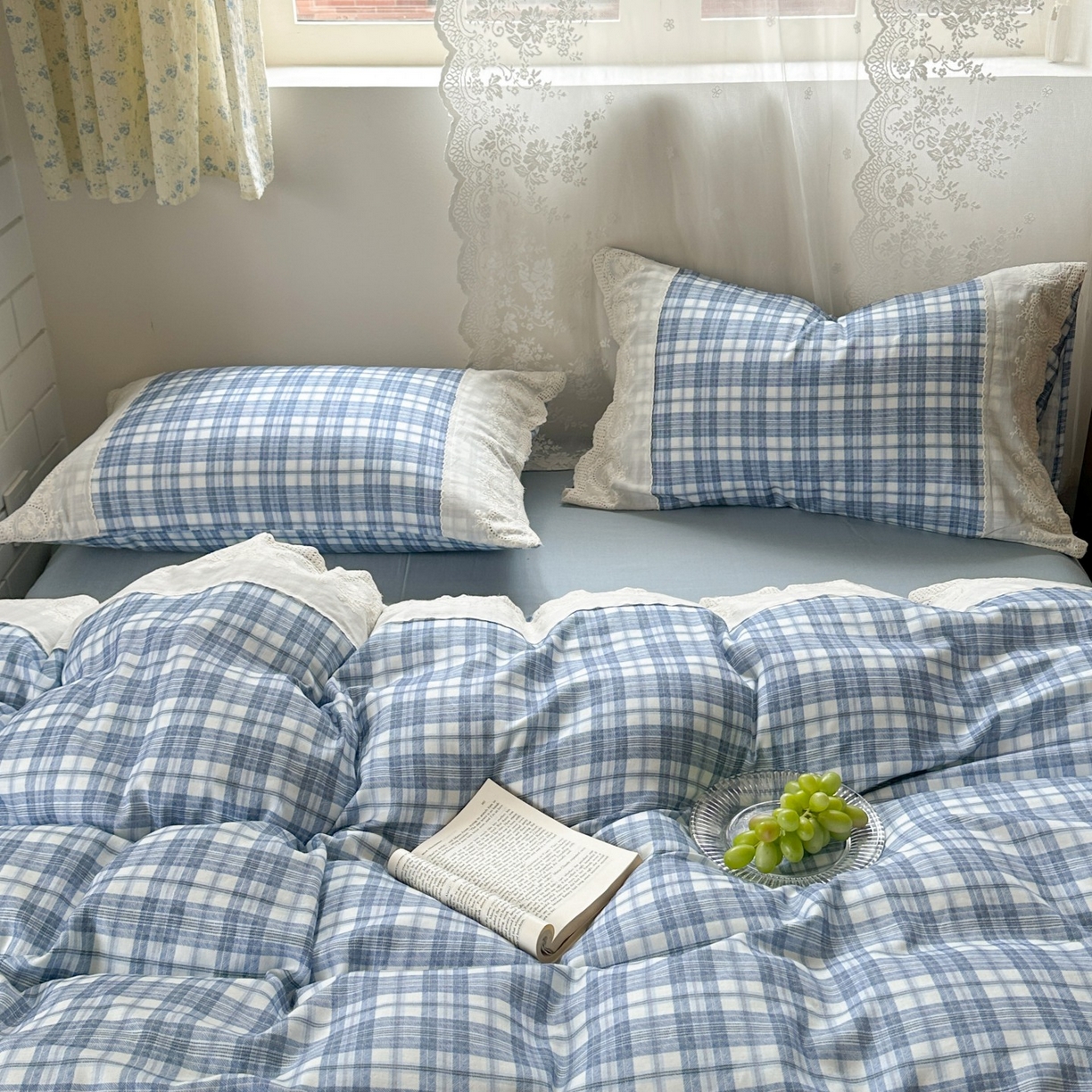 91家纺网 家纺一手货源 找家纺 觅糖家纺 2025新款A类全棉云感双层纱蕾丝花边四件套 晴天蓝格