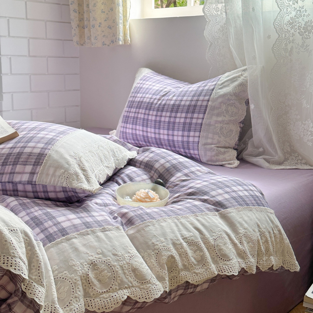 91家纺网 家纺一手货源 找家纺 觅糖家纺 2025新款A类全棉云感双层纱蕾丝花边四件套 紫韵格