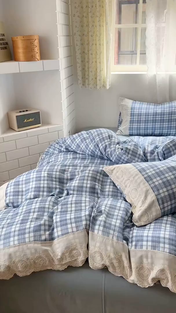 91家纺网 家纺一手货源 找家纺 觅糖家纺 2025新款A类全棉云感双层纱蕾丝花边四件套 晴天蓝格