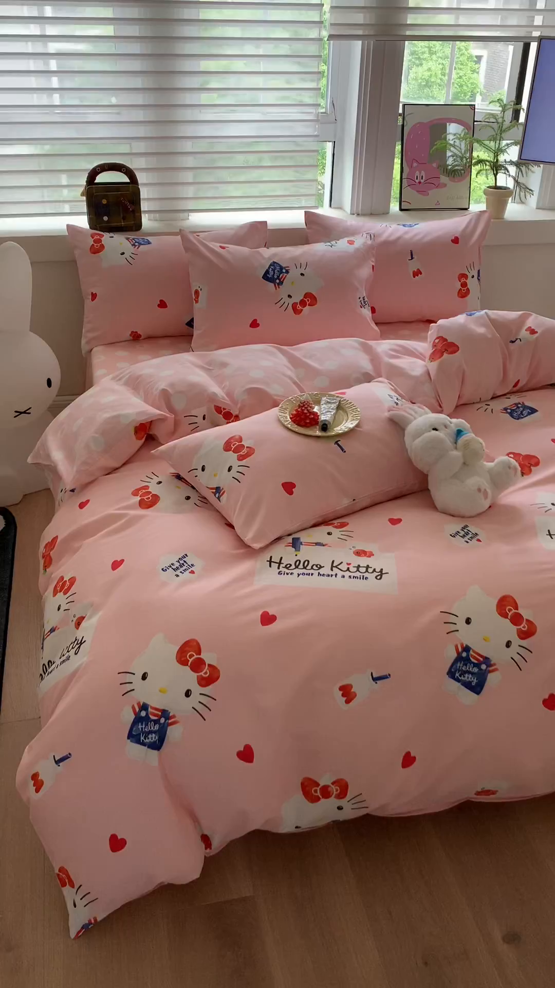 91家纺网 家纺一手货源 找家纺 玉元坊 2025新款三丽鸥系列 纯棉床单全棉床裙三四件套 基础款 苹果凯蒂【简约款】