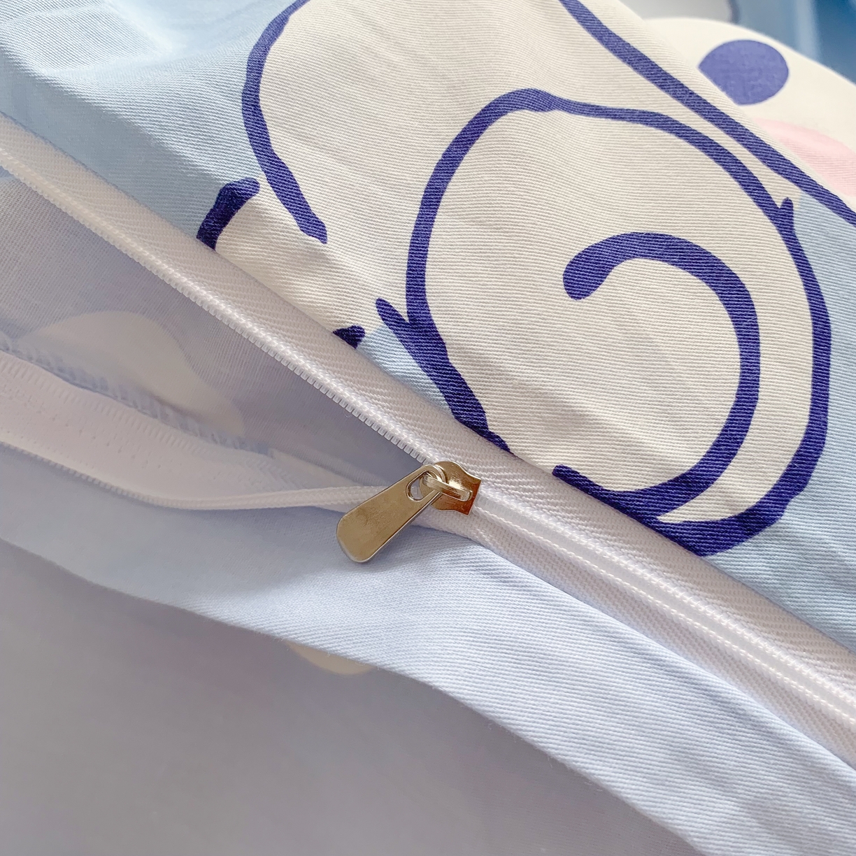 91家纺网 家纺一手货源 找家纺 玉元坊 2025新款三丽鸥系列 纯棉床单全棉床裙三四件套 基础款 甜品玉桂狗【简约款】