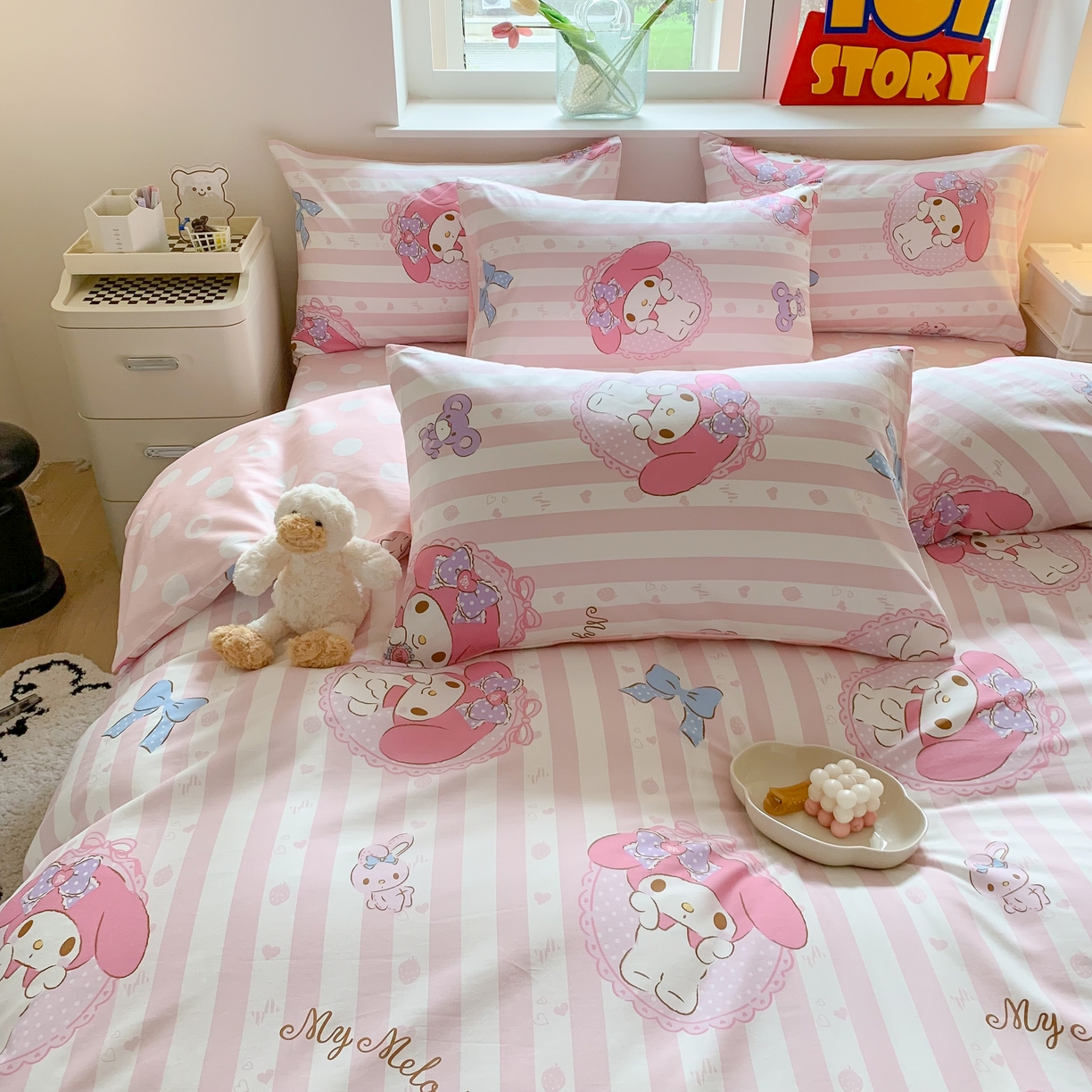 91家纺网 家纺一手货源 找家纺 玉元坊 2025新款三丽鸥系列 纯棉床单全棉床裙三四件套 基础款 甜甜美乐蒂【简约款】