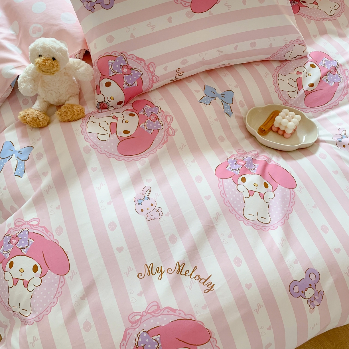 91家纺网 家纺一手货源 找家纺 玉元坊 2025新款三丽鸥系列 纯棉床单全棉床裙三四件套 基础款 甜甜美乐蒂【简约款】