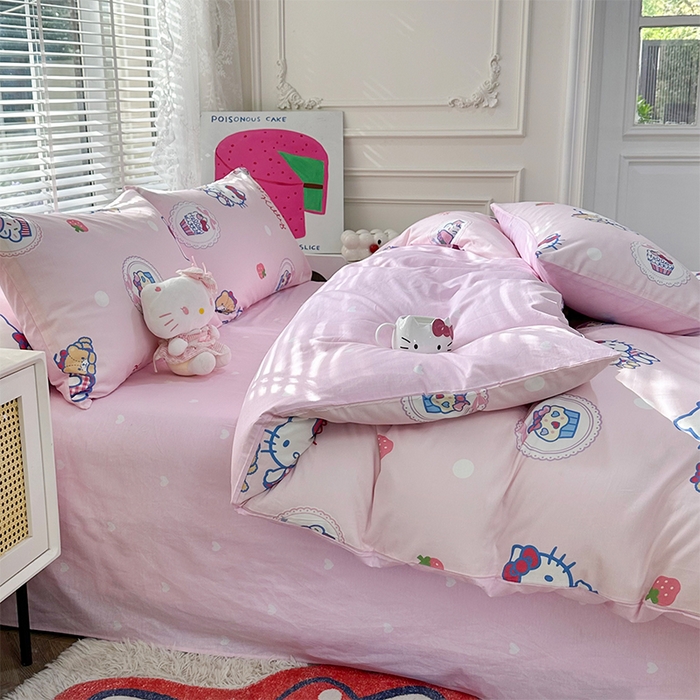 91家纺网 家纺一手货源 找家纺 玉元坊 2025新款三丽鸥系列 纯棉床单全棉床裙三四件套 基础款 KT和熊粉-基础款