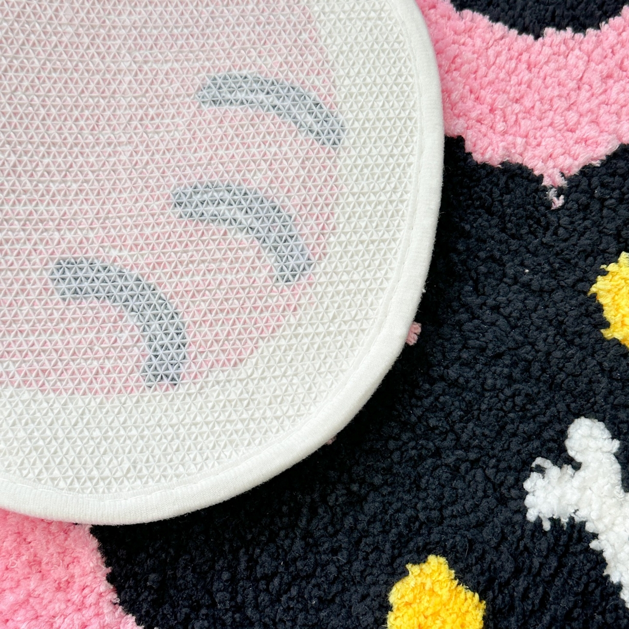 91家纺网 家纺一手货源 找家纺 觅糖家纺 2025新款云感卡通风治愈系地垫 多巴胺猫咪