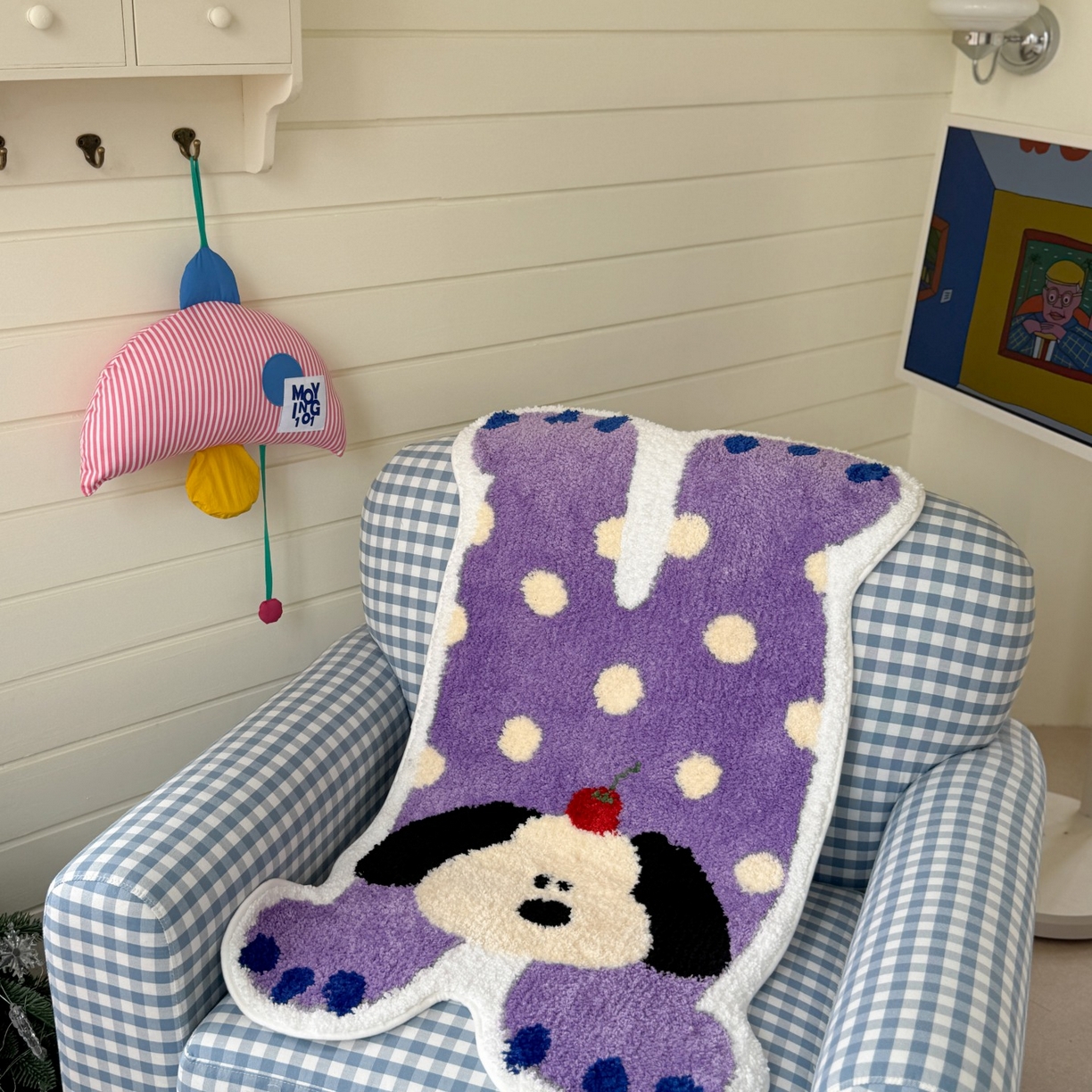 91家纺网 家纺一手货源 找家纺 觅糖家纺 2025新款云感卡通风治愈系地垫 紫色苹果狗