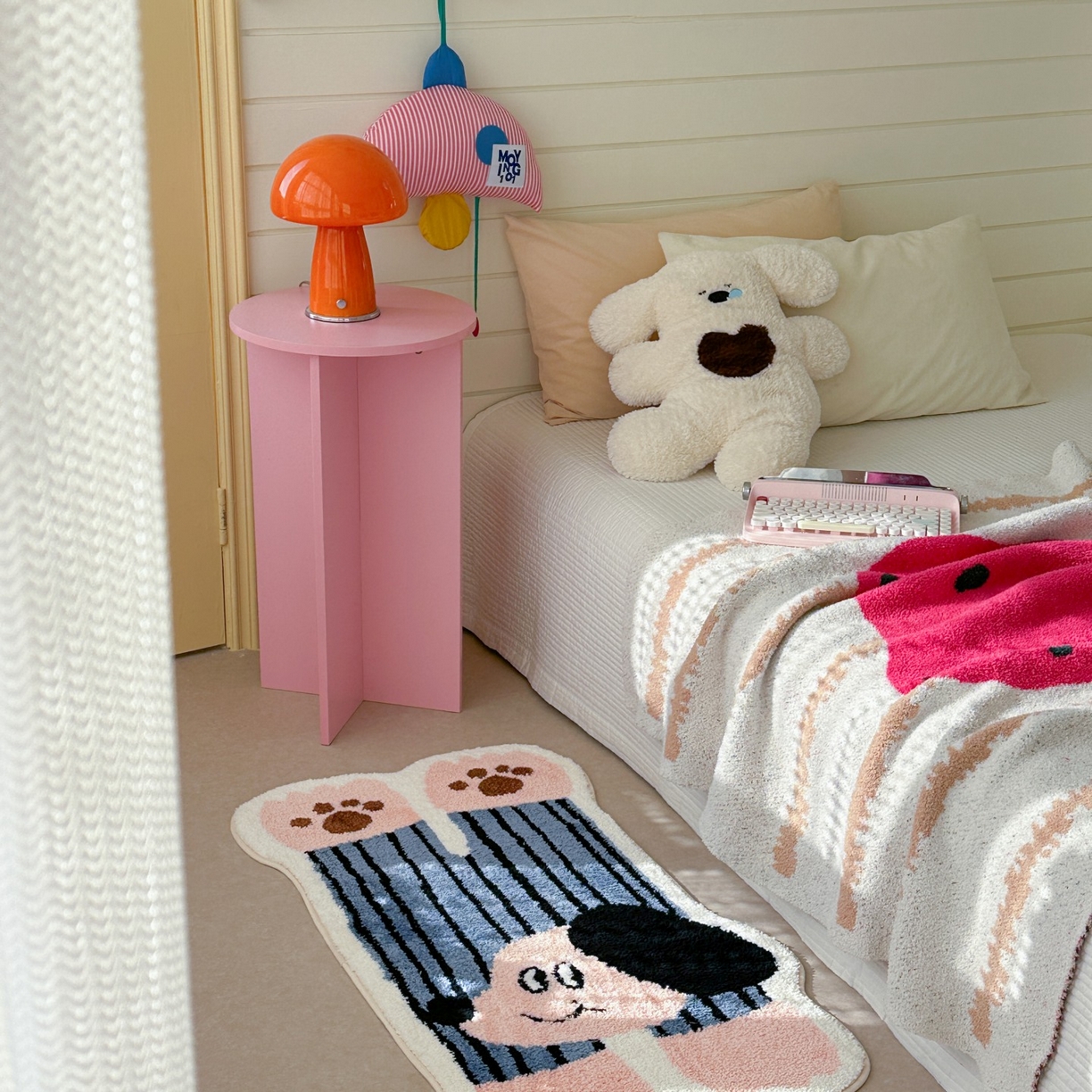 91家纺网 家纺一手货源 找家纺 觅糖家纺 2025新款云感卡通风治愈系地垫 条纹小狗