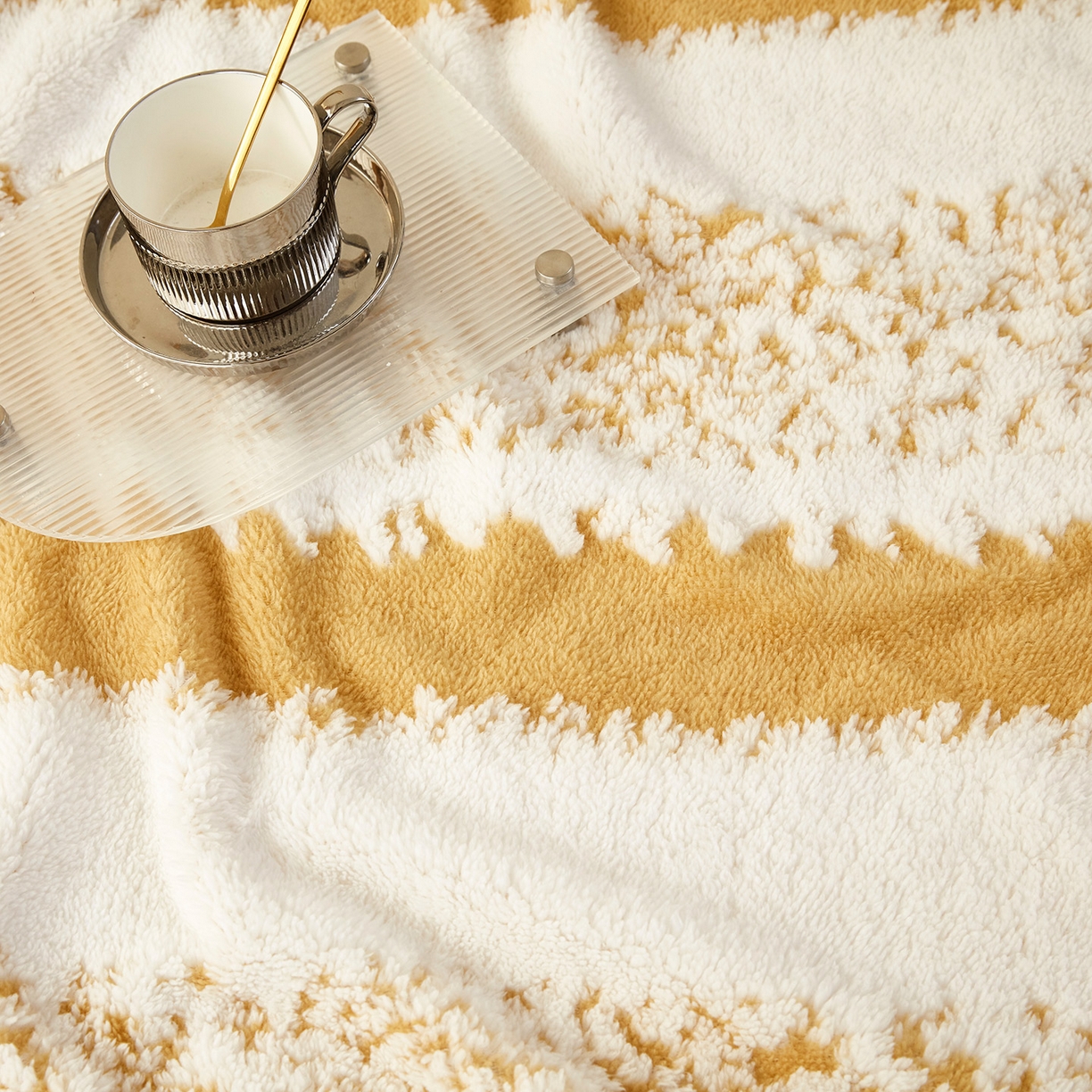 91家纺网 家纺一手货源 找家纺 （总）莱家富 2025新款跨境专供外贸出口300克重双面条纹阳离子提花毛球毛毯盖毯休闲小毯子冬季床单