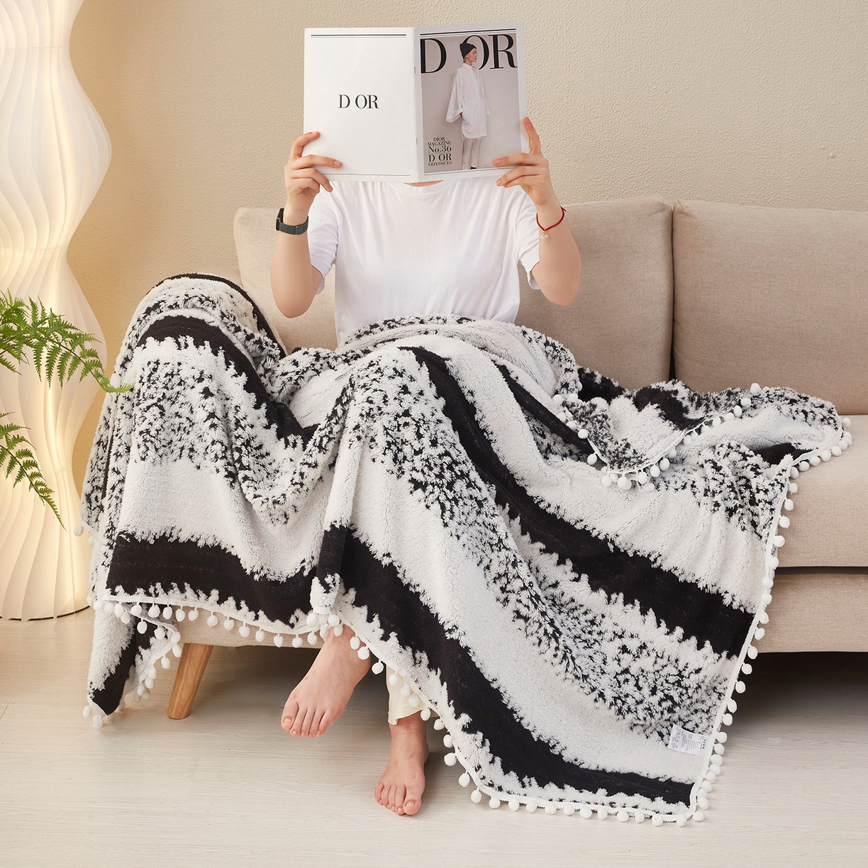 91家纺网 家纺一手货源 找家纺 莱家富 2026新款跨境专供外贸出口300克重双面条纹阳离子提花毛球毛毯盖毯休闲小毯子冬季床单 雪球梦语素墨