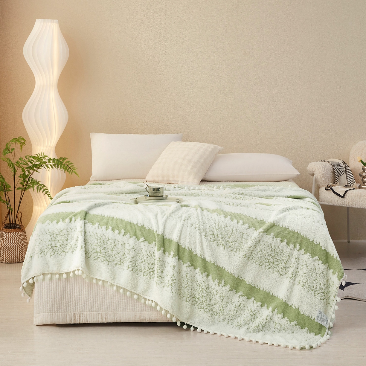 91家纺网 家纺一手货源 找家纺 莱家富 2026新款跨境专供外贸出口300克重双面条纹阳离子提花毛球毛毯盖毯休闲小毯子冬季床单 雪球梦语雅绿