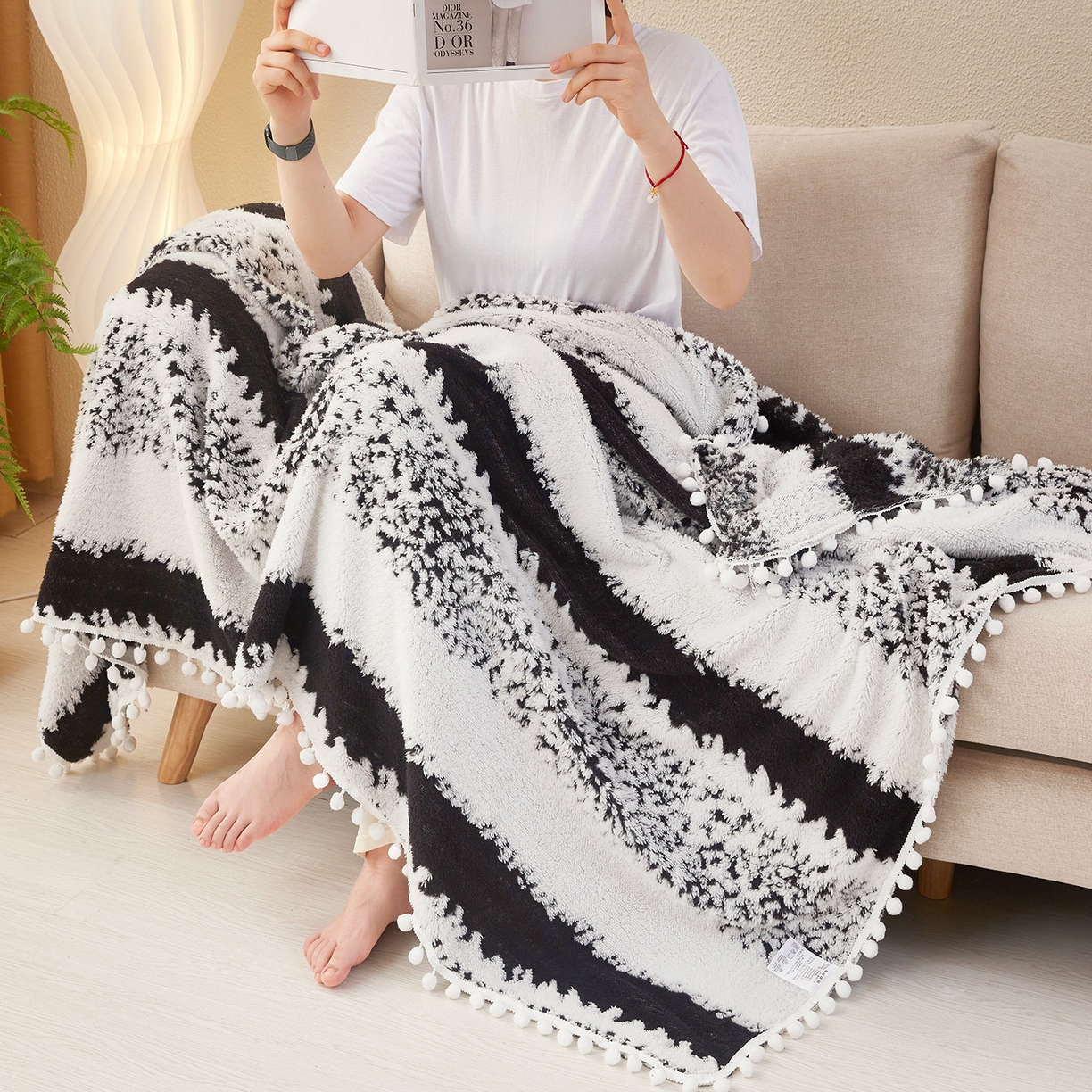 91家纺网 家纺一手货源 找家纺 莱家富 2026新款跨境专供外贸出口300克重双面条纹阳离子提花毛球毛毯盖毯休闲小毯子冬季床单 雪球梦语素墨