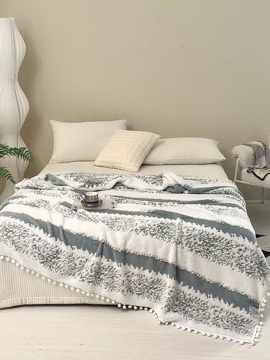 91家纺网 家纺一手货源 找家纺 莱家富 2026新款跨境专供外贸出口300克重双面条纹阳离子提花毛球毛毯盖毯休闲小毯子冬季床单 雪球梦语烟灰