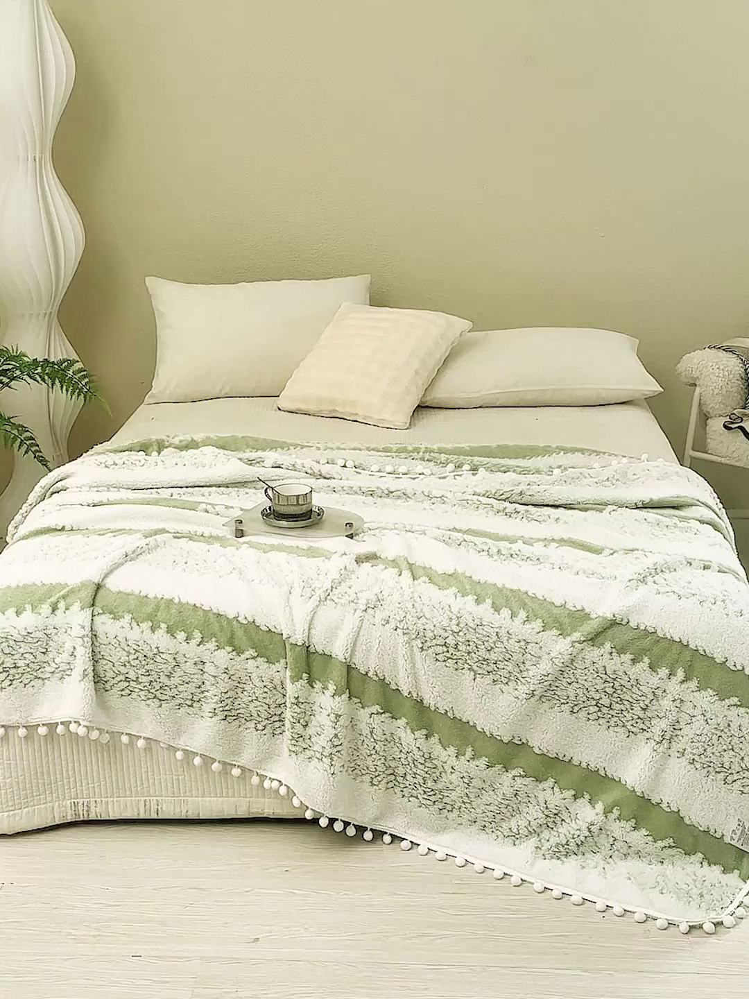 91家纺网 家纺一手货源 找家纺 莱家富 2026新款跨境专供外贸出口300克重双面条纹阳离子提花毛球毛毯盖毯休闲小毯子冬季床单 雪球梦语雅绿