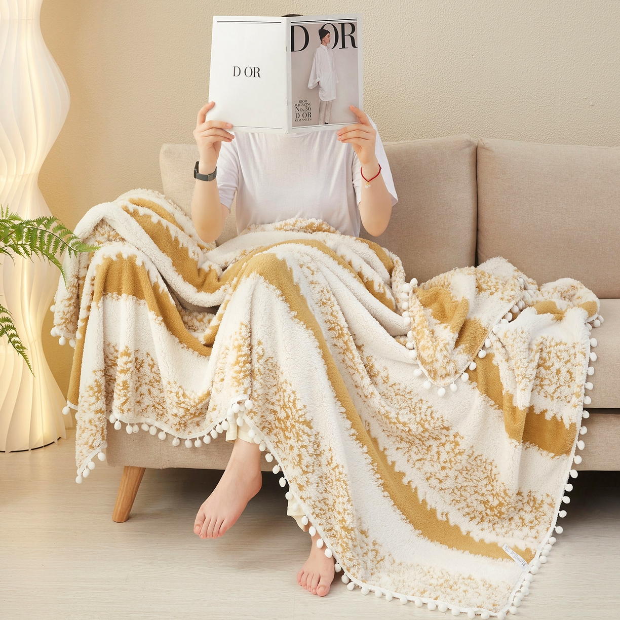 91家纺网 家纺一手货源 找家纺 莱家富 2026新款跨境专供外贸出口300克重双面条纹阳离子提花毛球毛毯盖毯休闲小毯子冬季床单 雪球梦语灿黄