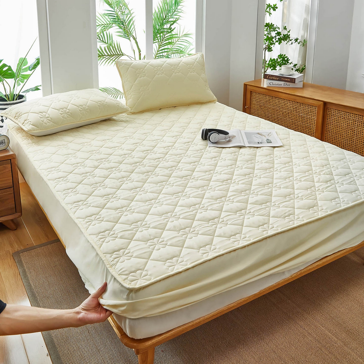 91家纺网 家纺一手货源 找家纺 风蝴蝶 2025新款磨毛夹棉防水床笠跨境电商床垫保护罩隔尿保护套 四叶草-奶咖黄