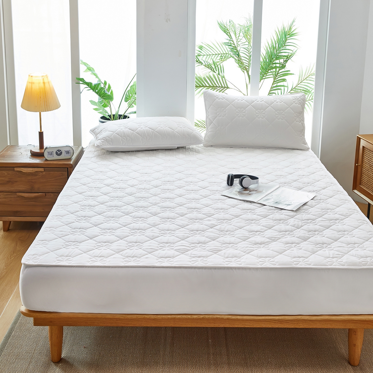 91家纺网 家纺一手货源 找家纺 风蝴蝶 2025新款磨毛夹棉防水床笠跨境电商床垫保护罩隔尿保护套 四叶草-牛奶白