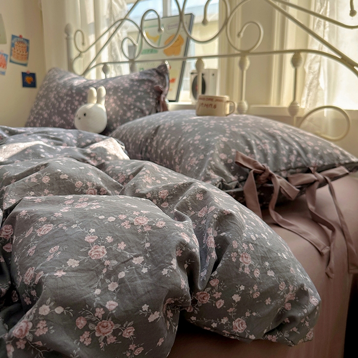 91家纺网 家纺一手货源 找家纺 漫仙阁家纺2025新款蝴蝶结绑带款四件套-碎花系列 冬日恋歌