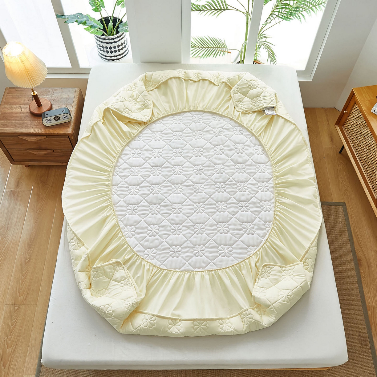 91家纺网 家纺一手货源 找家纺 风蝴蝶 2025新款磨毛夹棉防水床笠跨境电商床垫保护罩隔尿保护套 四叶草-奶咖黄