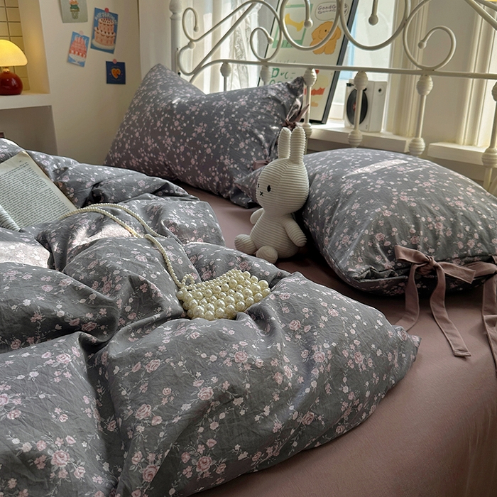 91家纺网 家纺一手货源 找家纺 漫仙阁家纺2025新款蝴蝶结绑带款四件套-碎花系列 冬日恋歌