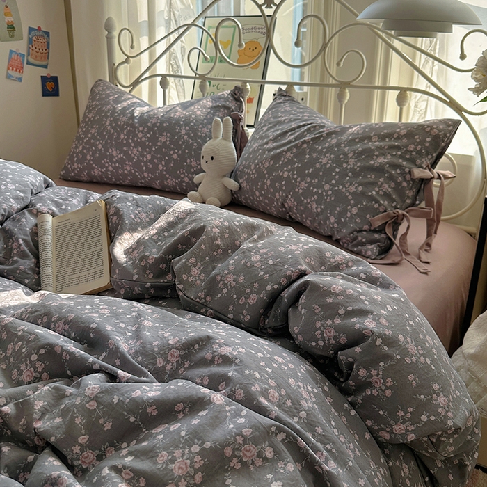 91家纺网 家纺一手货源 找家纺 漫仙阁家纺2025新款蝴蝶结绑带款四件套-碎花系列 冬日恋歌