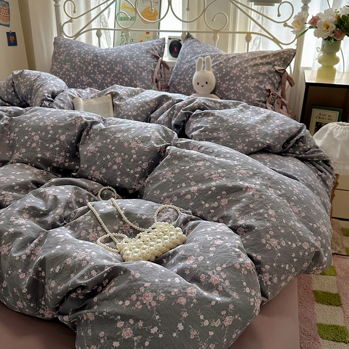 91家纺网 家纺一手货源 找家纺 漫仙阁家纺2025新款蝴蝶结绑带款四件套-碎花系列 冬日恋歌