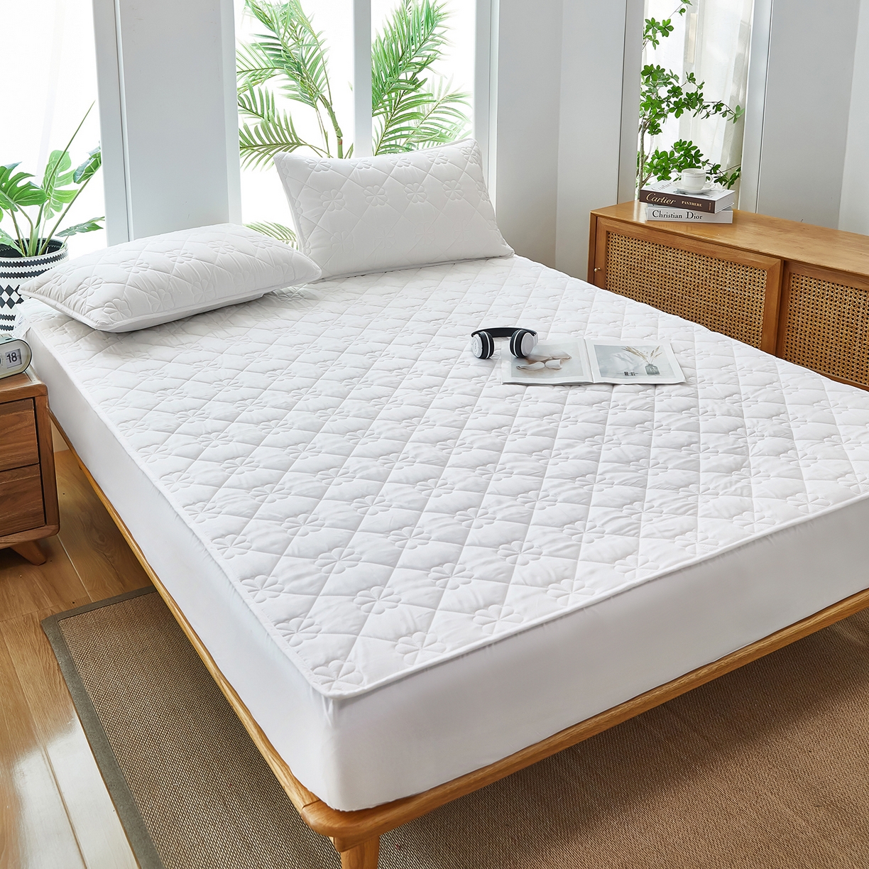 91家纺网 家纺一手货源 找家纺 风蝴蝶 2025新款磨毛夹棉防水床笠跨境电商床垫保护罩隔尿保护套 四叶草-牛奶白