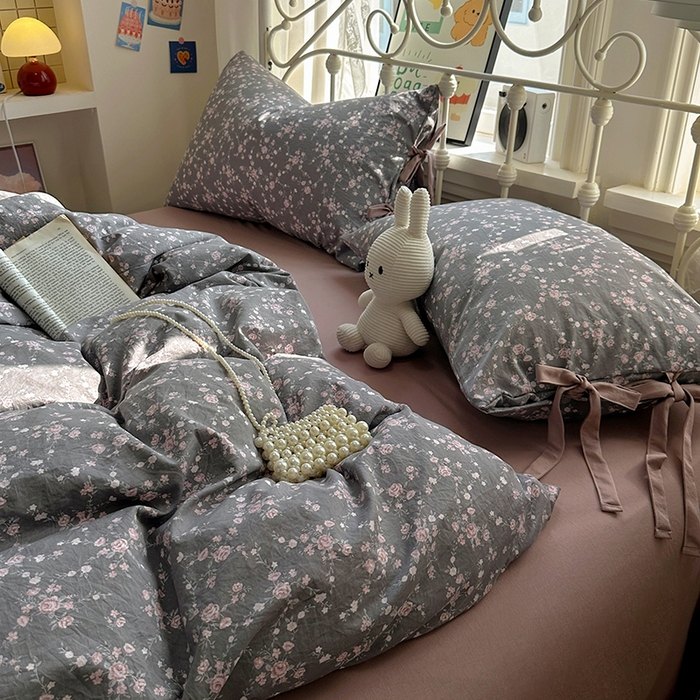 91家纺网 家纺一手货源 找家纺 漫仙阁家纺2025新款蝴蝶结绑带款四件套-碎花系列 冬日恋歌