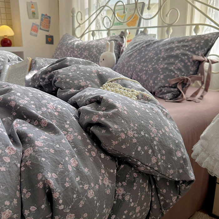 91家纺网 家纺一手货源 找家纺 漫仙阁家纺2025新款蝴蝶结绑带款四件套-碎花系列 冬日恋歌