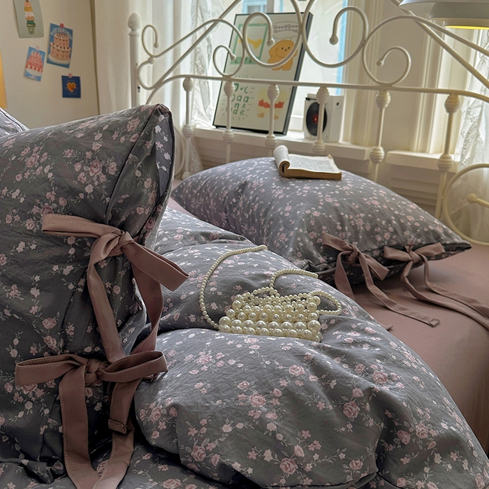 91家纺网 家纺一手货源 找家纺 漫仙阁家纺2025新款蝴蝶结绑带款四件套-碎花系列 冬日恋歌