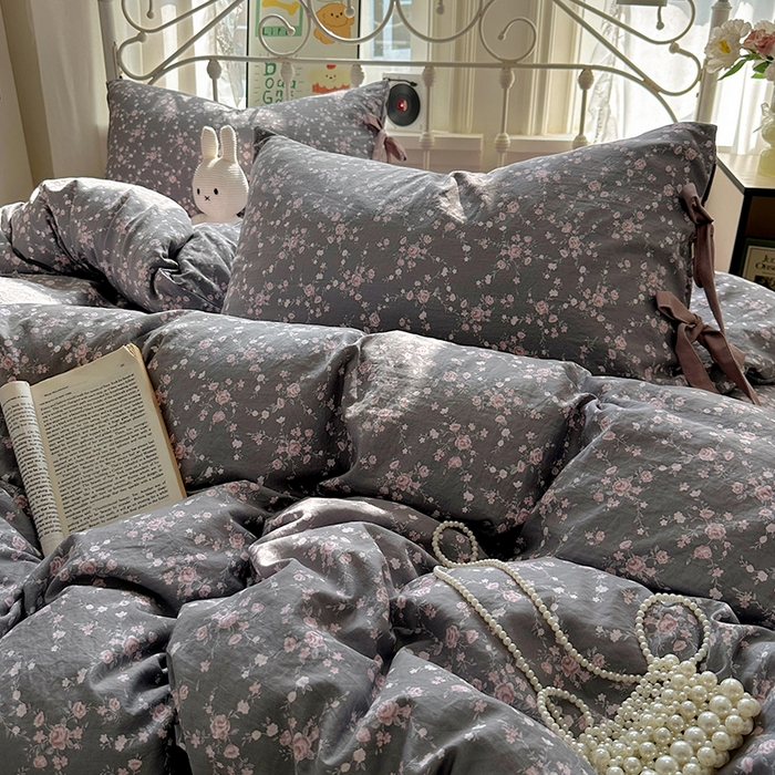 91家纺网 家纺一手货源 找家纺 漫仙阁家纺2025新款蝴蝶结绑带款四件套-碎花系列 冬日恋歌