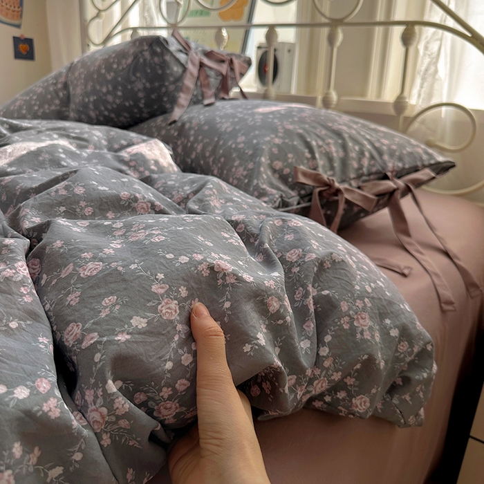 91家纺网 家纺一手货源 找家纺 漫仙阁家纺2025新款蝴蝶结绑带款四件套-碎花系列 冬日恋歌