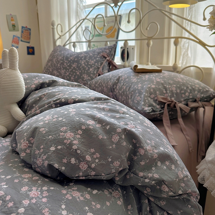 91家纺网 家纺一手货源 找家纺 漫仙阁家纺2025新款蝴蝶结绑带款四件套-碎花系列 冬日恋歌