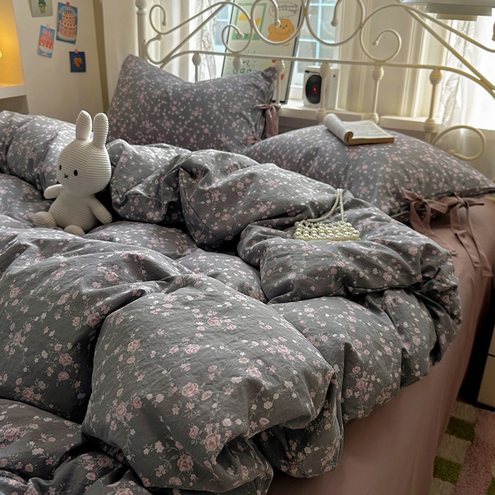 91家纺网 家纺一手货源 找家纺 漫仙阁家纺2025新款蝴蝶结绑带款四件套-碎花系列 冬日恋歌